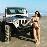 gallery/barefoot-jeep-girls-11542865.jpg